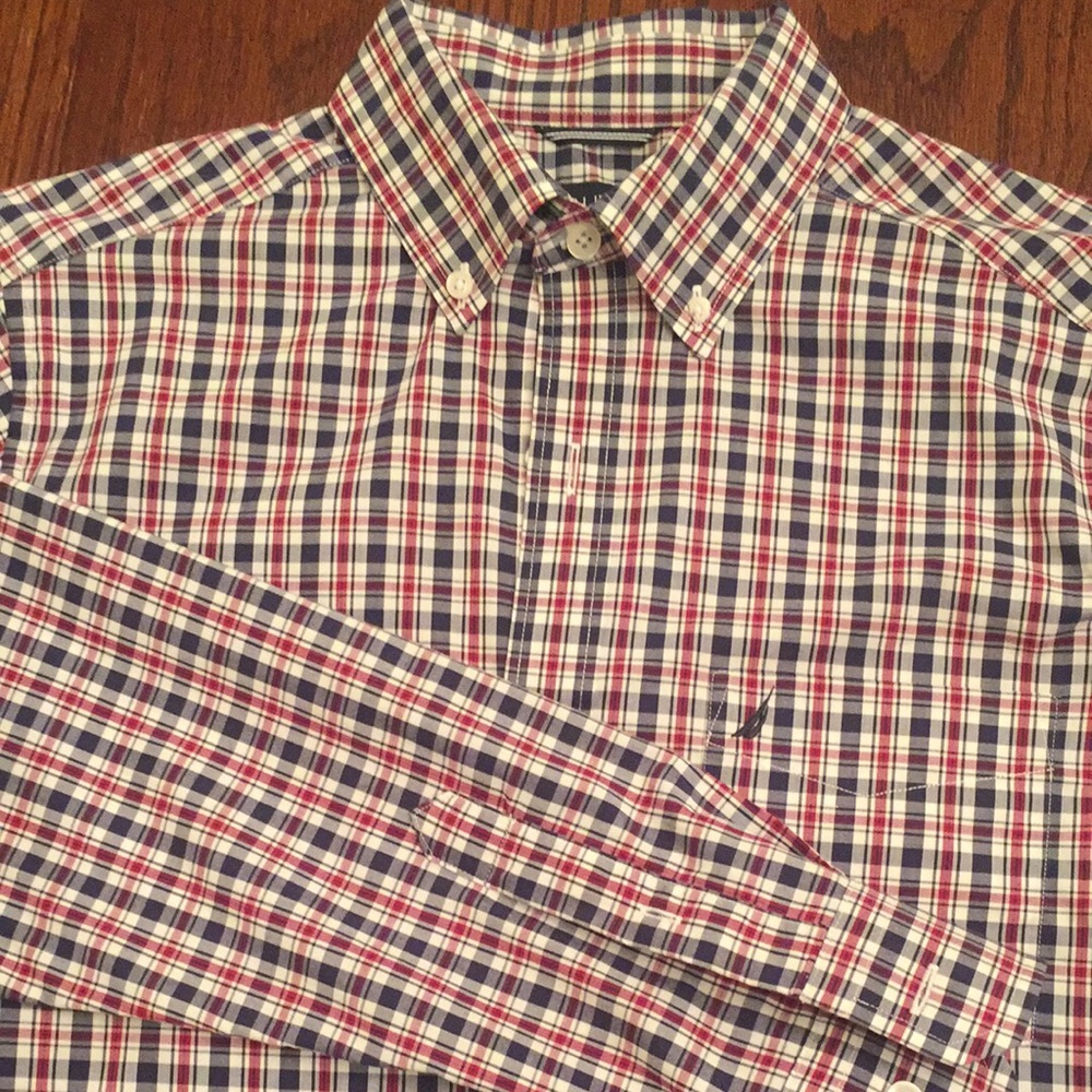 men’s Nautica long sleeved shirt